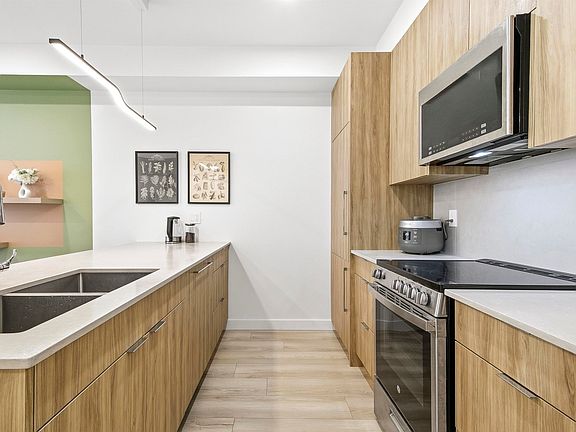 3rd image of 11913 Burnett St #303