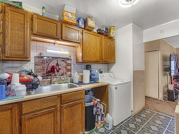 5th image of 6739 Waveland Ave