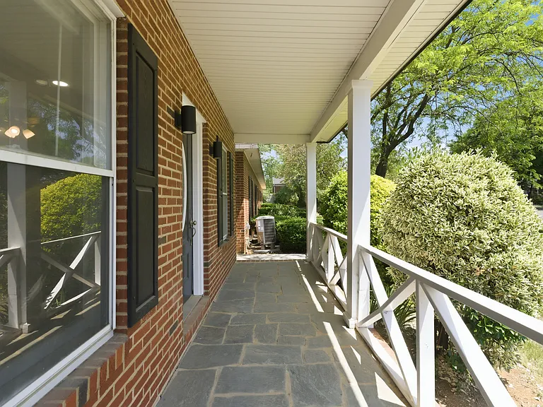1725 Henry Ave #101 — Photo 15