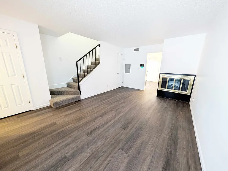 3827 N Harvard Ave — Photo 2