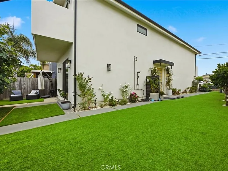 1506 Wollacott St — Photo 24