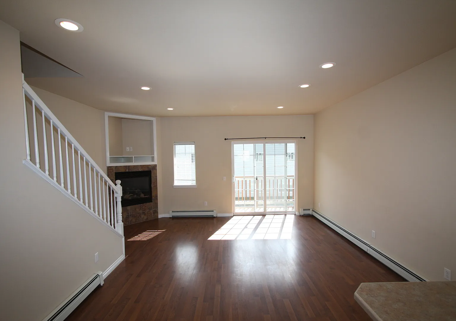 2 Bedroom Townhouse near Downtown Anchorage — Photo 3