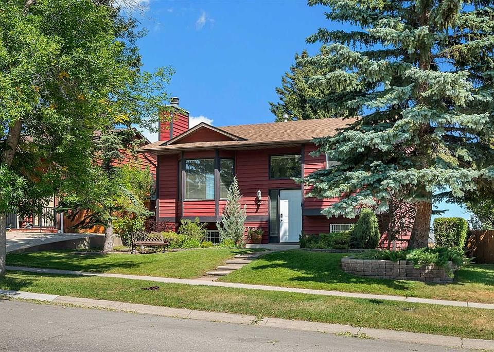 1st image of 124 SE Macewan Dr NW