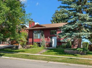 124 SE Macewan Dr NW, Calgary, AB T3K 2P7