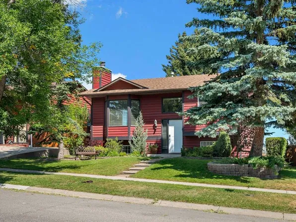 124 SE Macewan Dr NW, Calgary, AB T3K 2P7