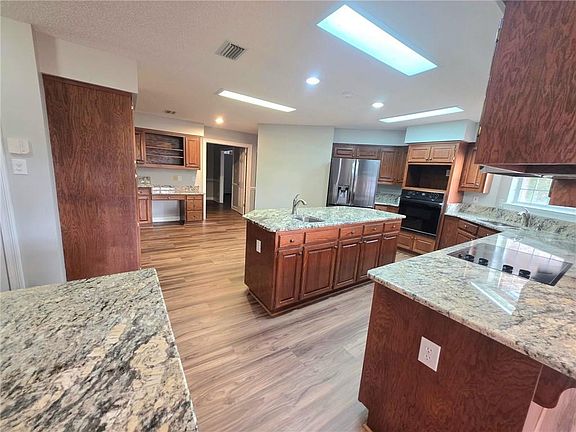 4th image of 5623 James Monroe Ct