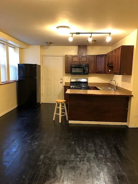 6311 N Albany Ave — Photo 4