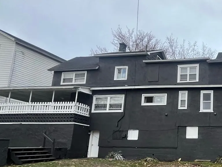 334 N Main St — Photo 2