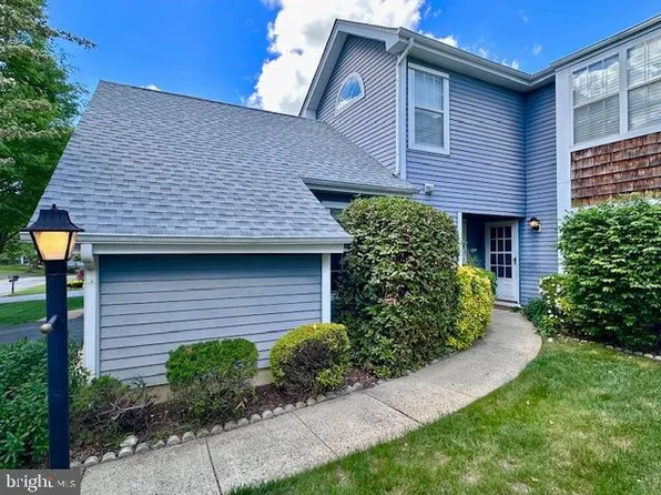 13 Ashbourne Dr, Monroe Township, NJ 08831