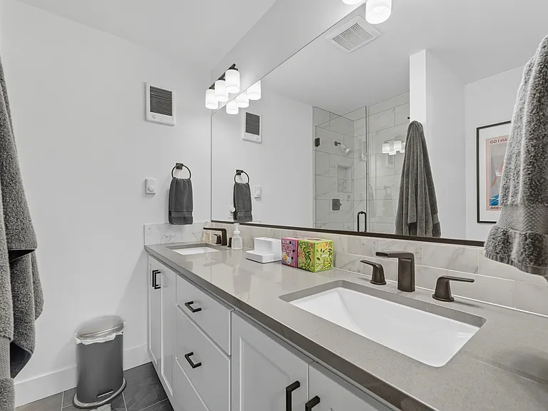 330 NE 58th Ave — Photo 36