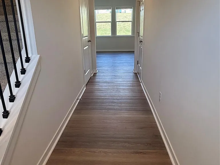 655 13th Avenue Dr NE — Photo 2