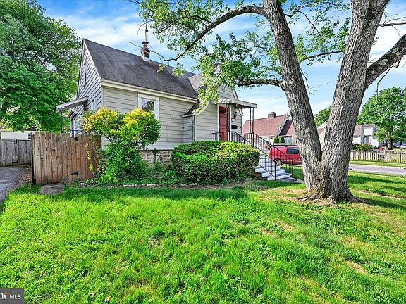 3rd image of 7401 Park Dr