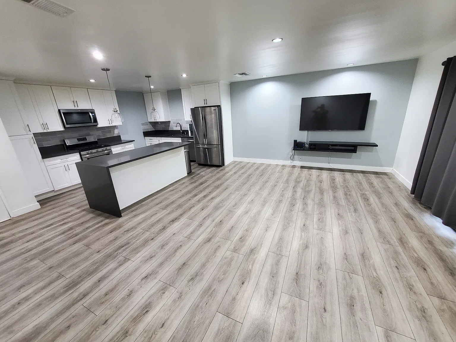 3 bed, 1140 sqft, $3,795 — Photo 3
