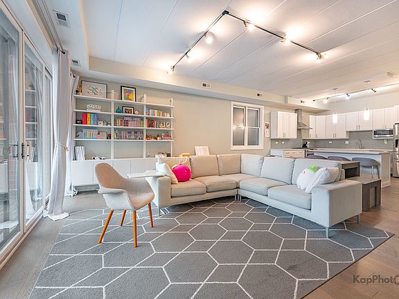 4th image of 1332 W Madison St APT 2W