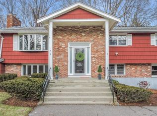 8 Countryside Ln, Walpole, MA 02081