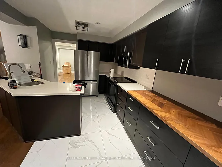135 Mowat Cres — Photo 15