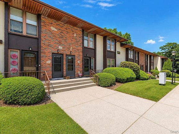 3rd image of 8 Sycamore Court #8