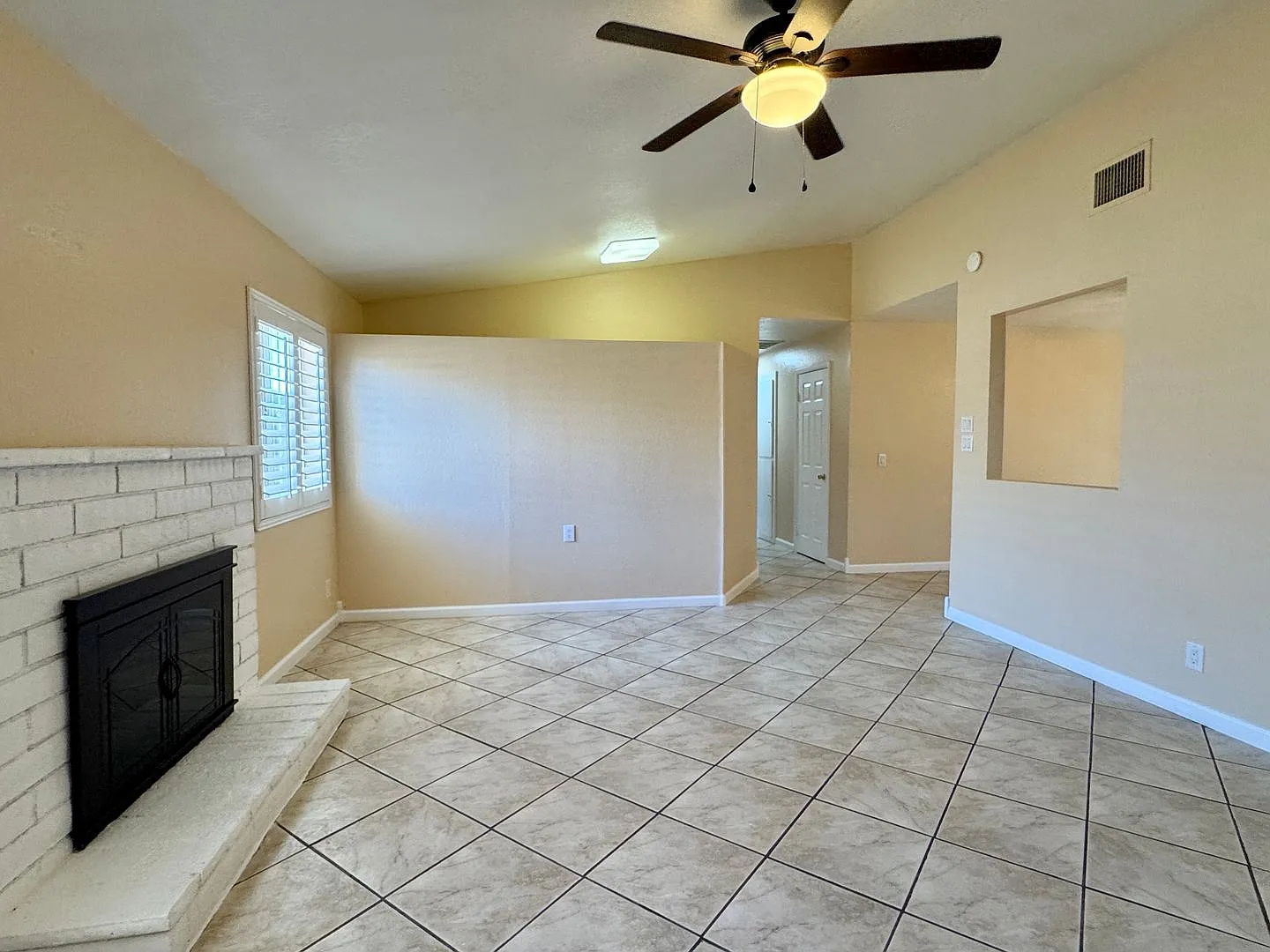 1913 Cameron St / Single Story - 3 Bed, 2 Bath Home - NO HOA! — Photo 4
