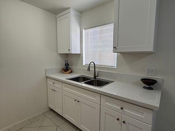 5th image of 1001 Cherry Ave APT 205