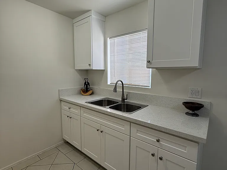 1001 Cherry Ave #205 — Photo 5