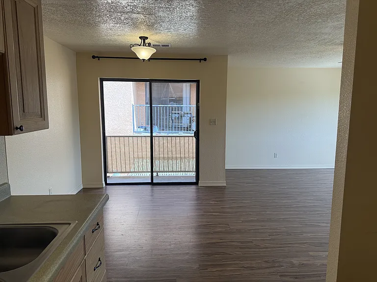 1721 Girard Blvd SE #C — Photo 8