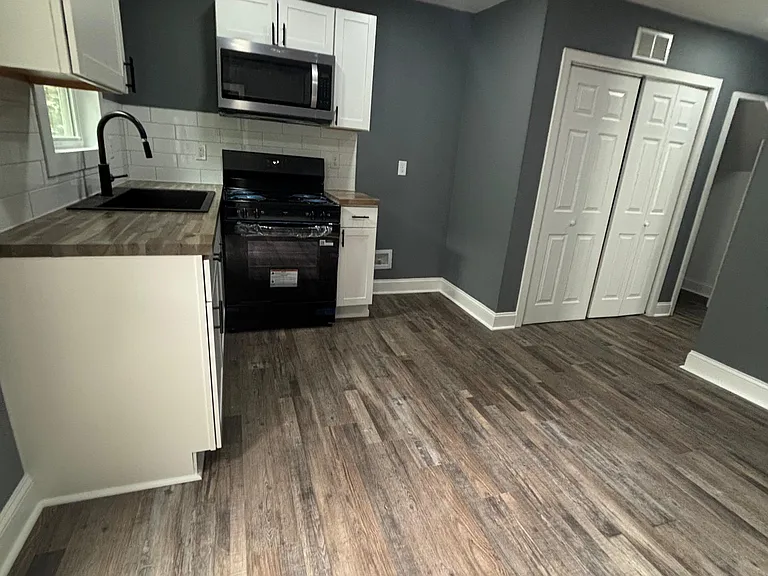 1104 W English Rd #A — Photo 8