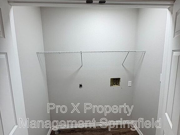 3rd image of 1138 E Walnut St Unit 7