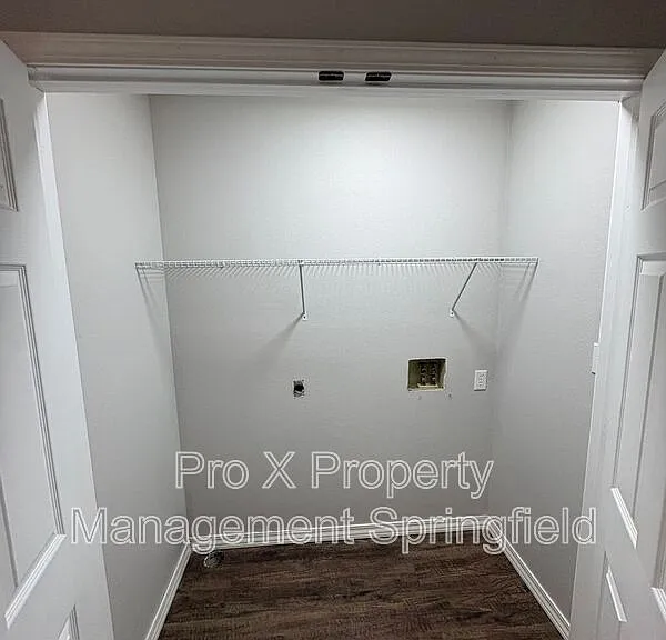 1138 E Walnut St #7 — Photo 3