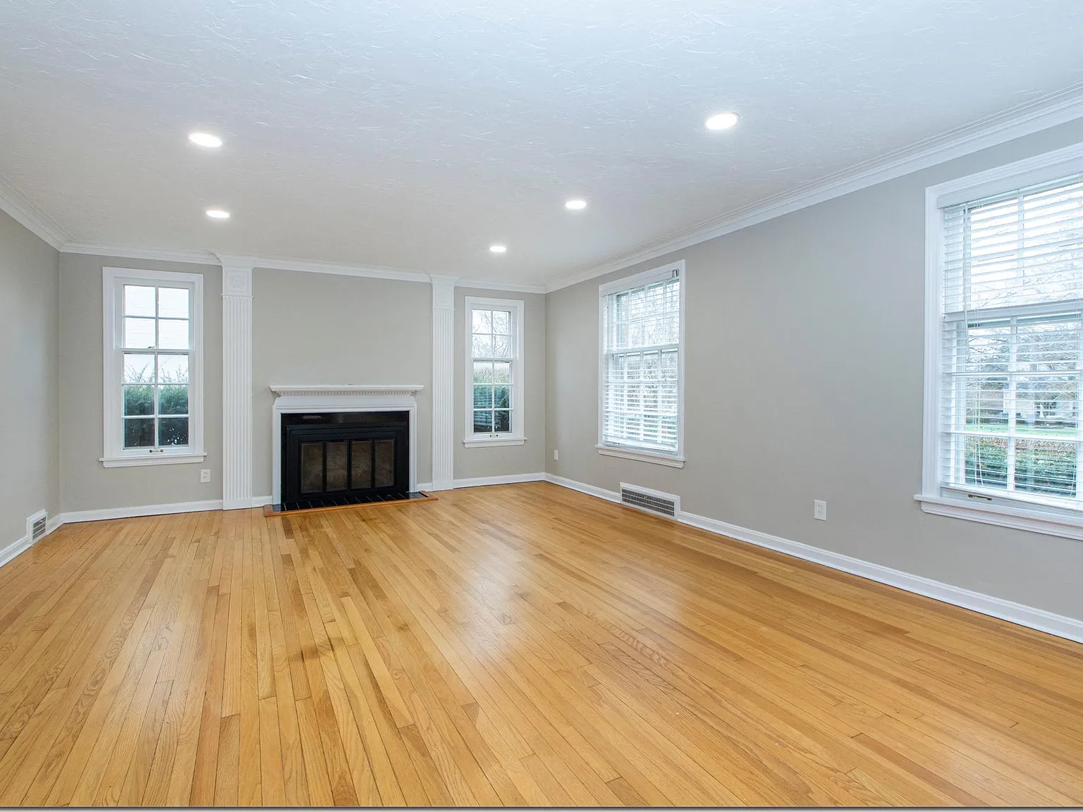 6 bed, 3223 sqft, $4,150 — Photo 2