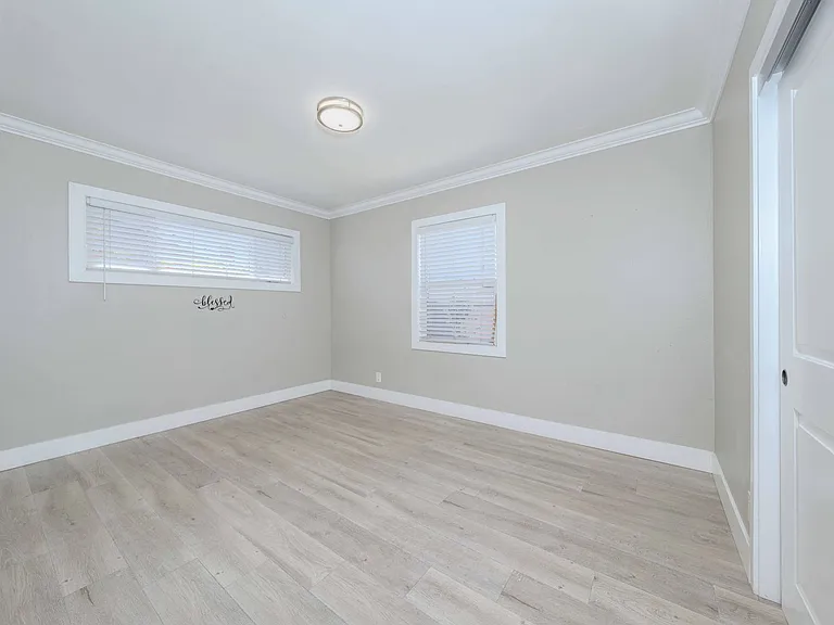1817 E Morava Ave — Photo 15