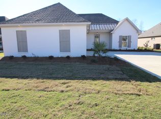 104 Waverly Dr, Florence, MS 39073