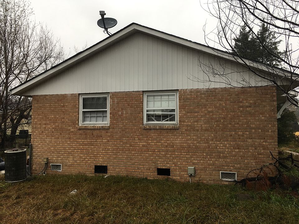 2nd image of 3017 Huntley St