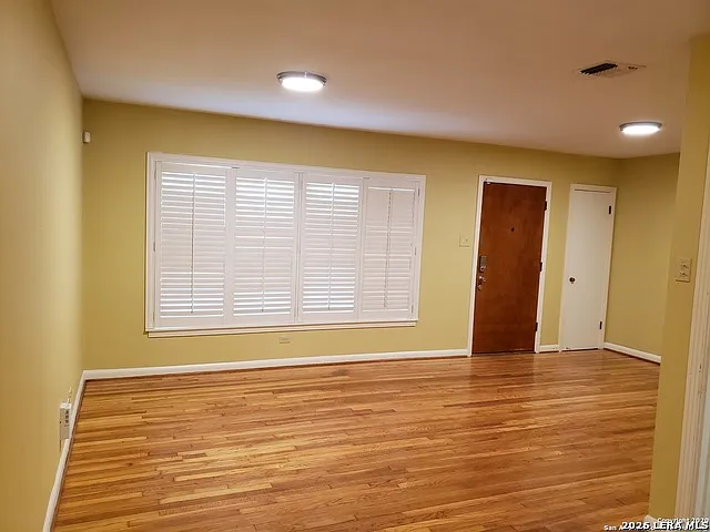 2 bed, 1.0 bath, 938 sqft, $1,400 — Photo 4