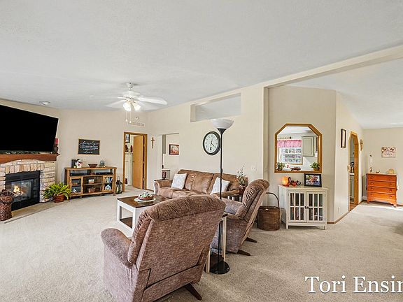 4th image of 1235 Willow Dr
