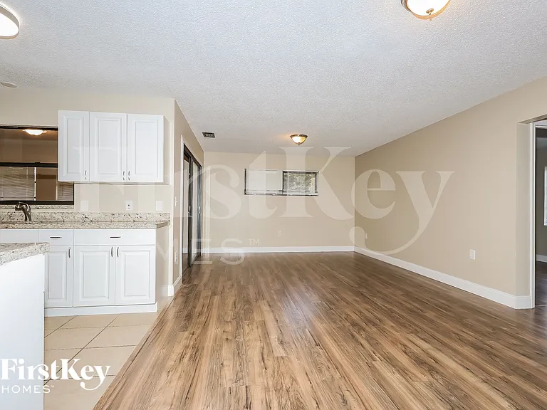 1434 SW Broadview St — Photo 4