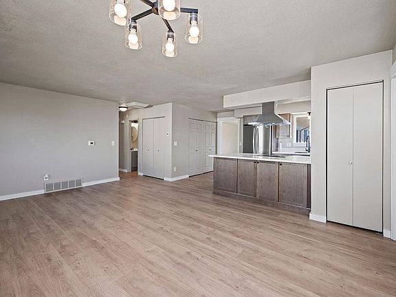 3rd image of 508 Rosa St