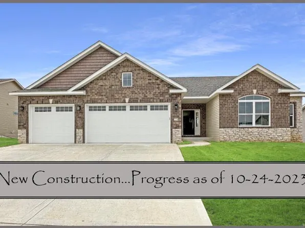 224 Meridian Oaks Dr, Glen Carbon, IL 62034