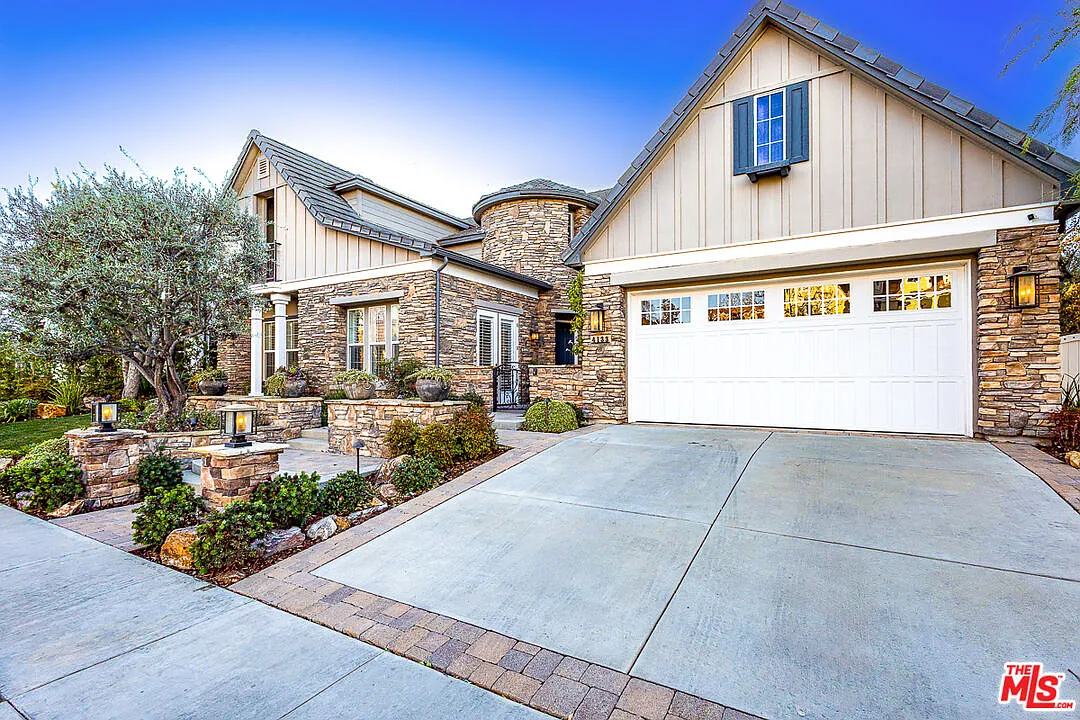 3 bed, 3.5 bath, 3600 sqft, $18,995 — Photo 2