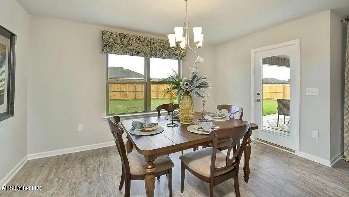 1034 Enclave Cir — Photo 3