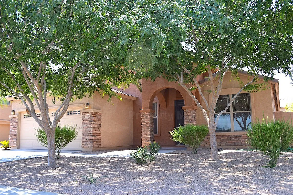 4 bed, 2.0 bath, 2270 sqft, $2,650 — Photo 2