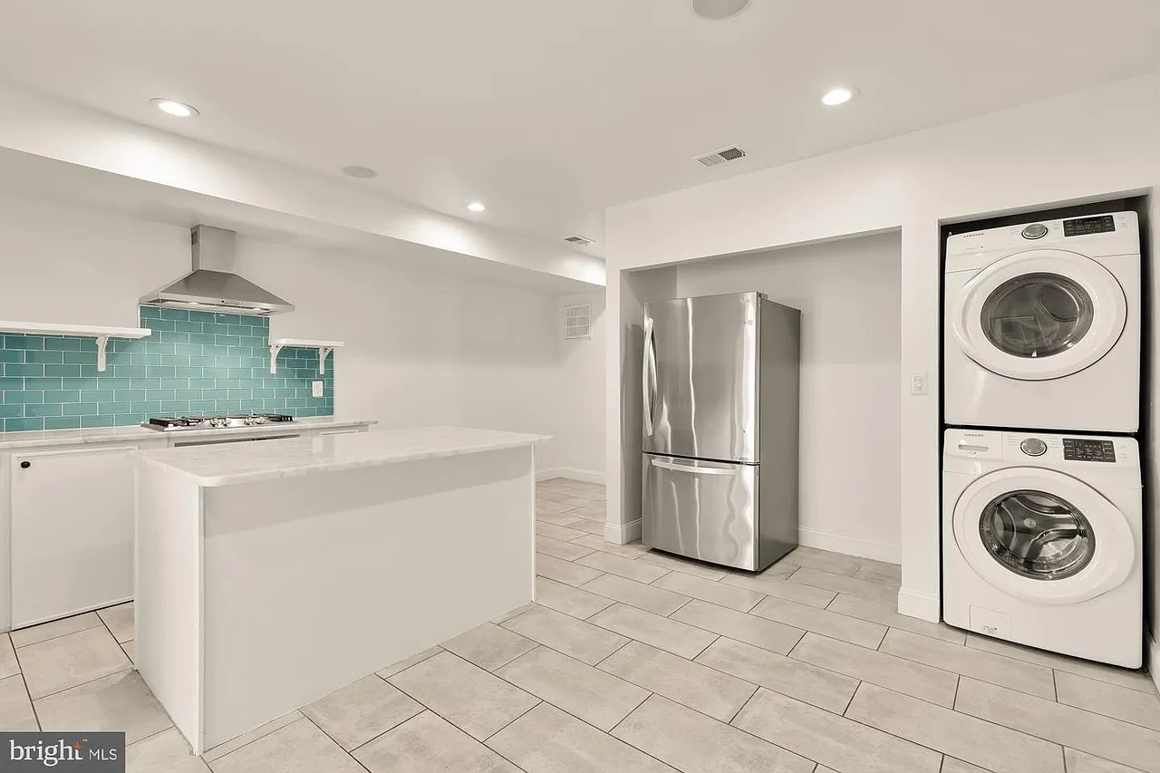 1210 Meigs Pl NE — Photo 4