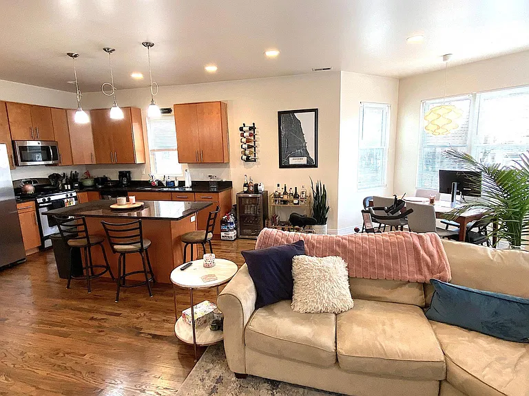 2301 N Maplewood Ave #2W — Photo 3
