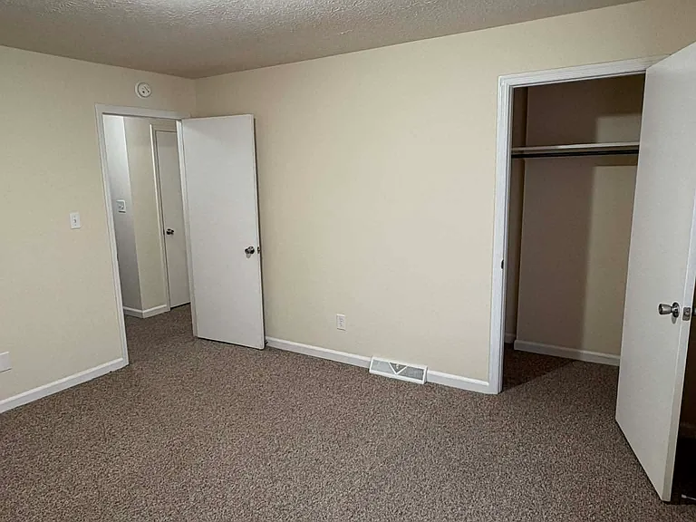531 Lost Cir #D — Photo 16