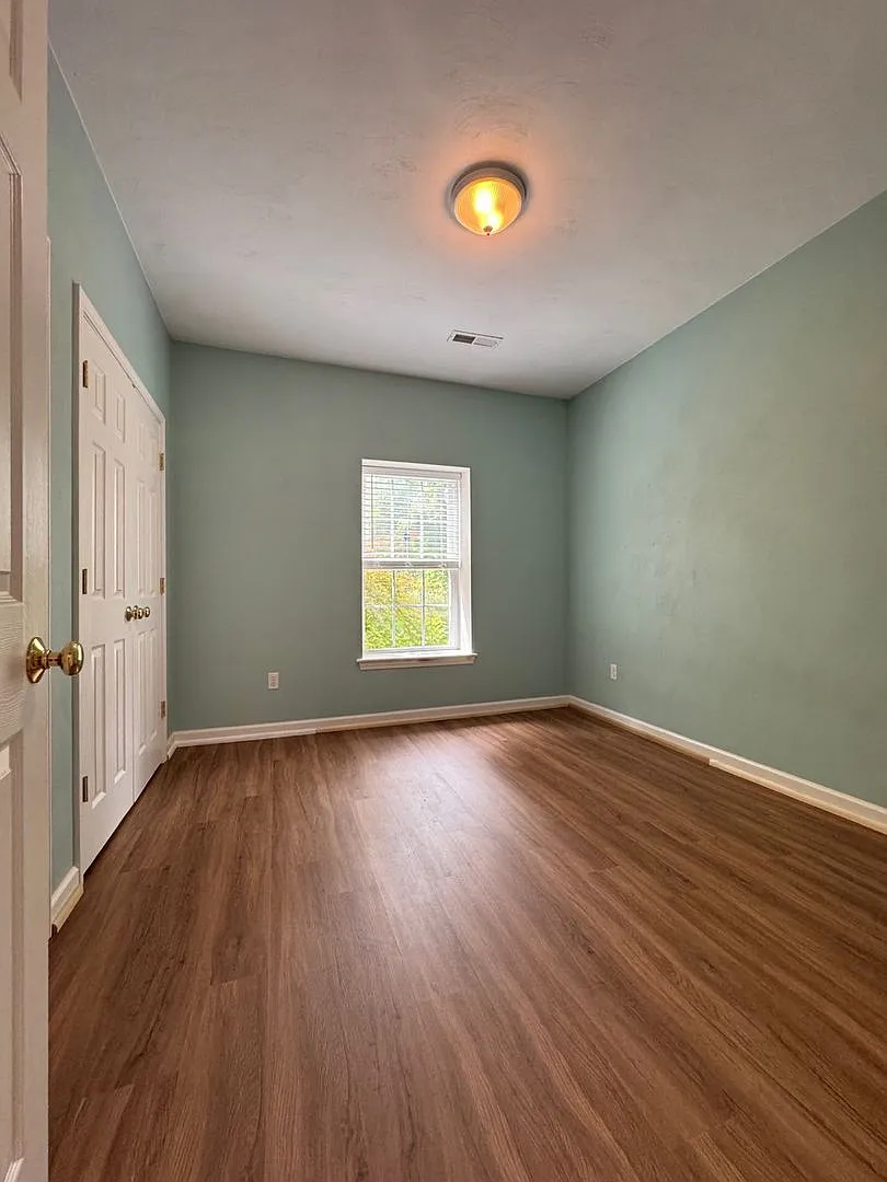 Updated and Spacious 3BR 2Bath House for rent — Photo 4