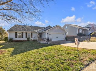 1959 8th St SE, Hickory, NC 28602