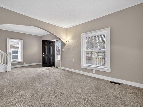 4th image of 1212 N Spring St