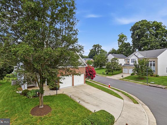 4th image of 3738 Freehill Ln