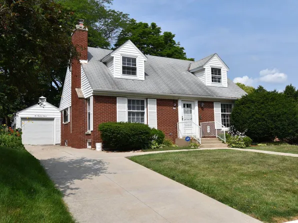 211 North 85th STREET, Wauwatosa, WI 53226