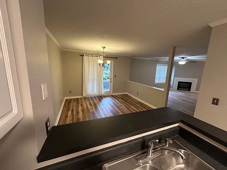 112 Breezewood Dr #D — Photo 3