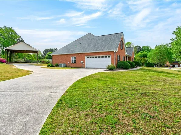 3057 Biltmore Woods Dr, Buford, GA 30519